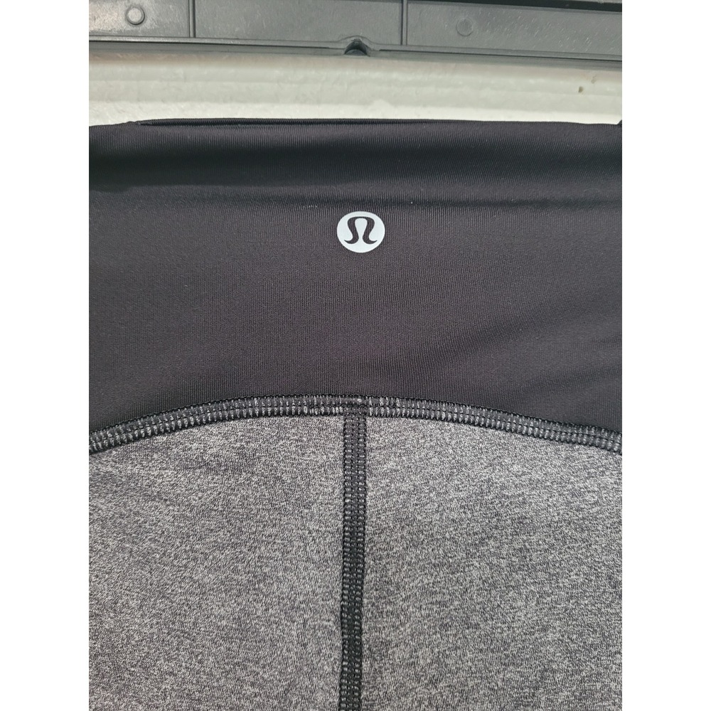 Lululemon Womens Gray Black Mesh Insert Capri Leggings Size 6‎ #P - Picture 5 of 7